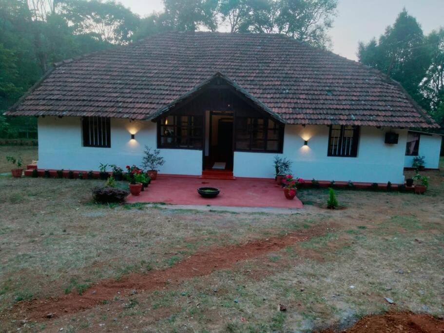 A Quaint Cottage With Rajah'S Seat View. Madikeri Exterior photo
